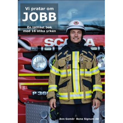 En brandman står framför en brandbil.