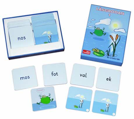 Bilden visar materialet till läs grodan. Visar olika små spelkort med olika ord på.