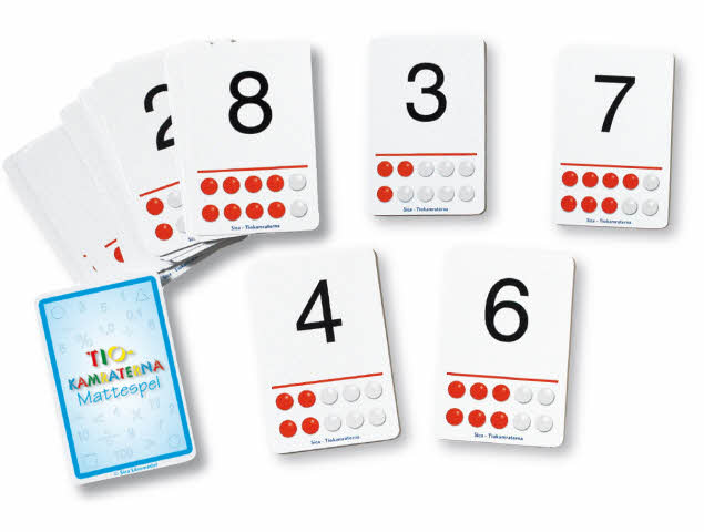 Spelkort med olika siffror på. På varje kort finns en siffra och motsvarande antal pluppar är röda. De resterande antal plupparna upp till tio är vita.